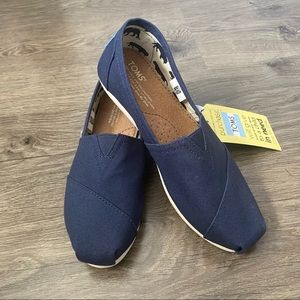 NWT Toms Navy Canvas Classic Slip On Shoes